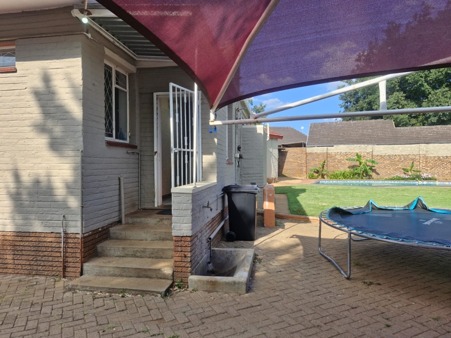 To Let 3 Bedroom Property for Rent in Flamwood North West